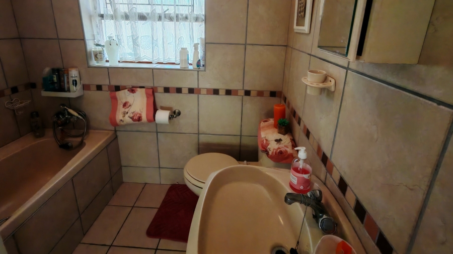 3 Bedroom Property for Sale in Deoville Park Western Cape